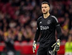 开云下载-阿贾克斯惊艳表现，晋级势在必行