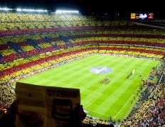 开云体育在线-当世纪恩怨遇上城市激战，德比硝烟与球场意志的双重变奏