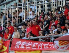 开云官网-比赛中球员们发挥出色，向观众展示激烈竞争