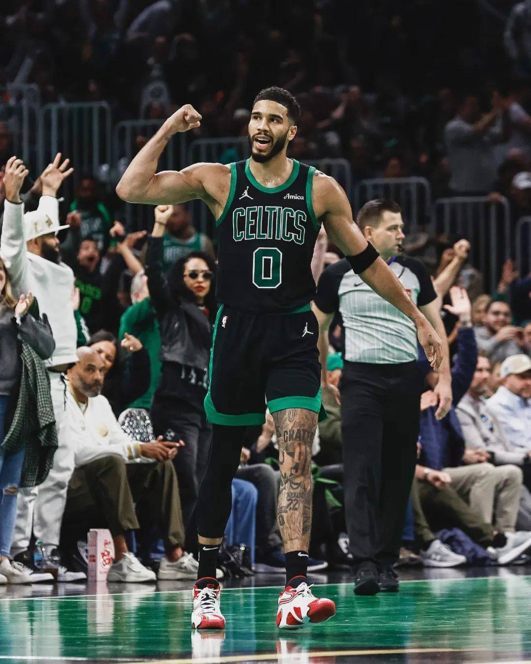 开云APP-猛龙险胜凯尔特人，洛瑞在关键时刻挺身而出