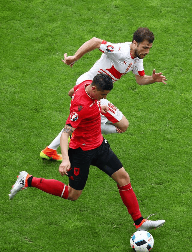 开云体育下载-圣埃蒂安球员们决心取胜，拼尽全力