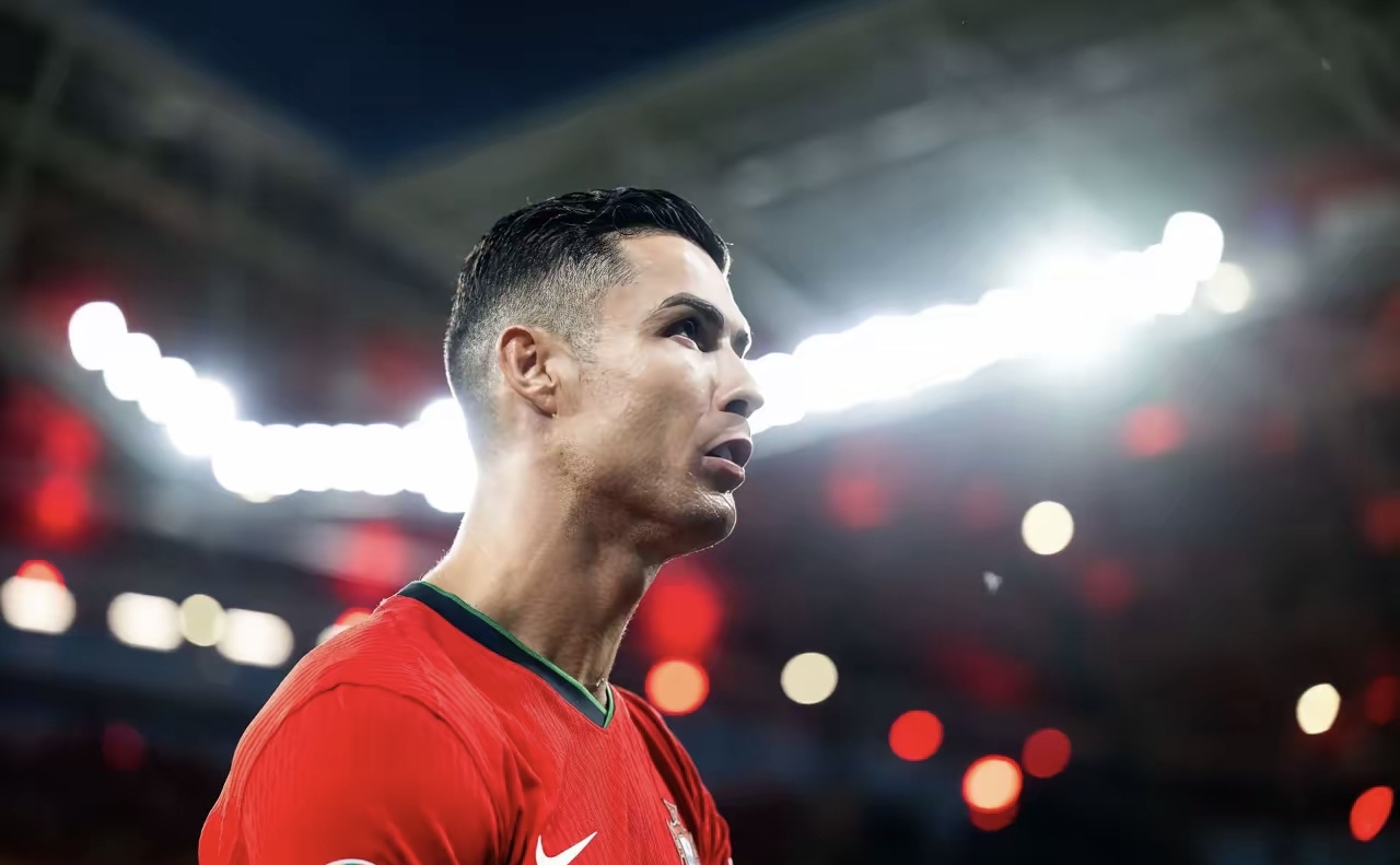 开云体育-欧洲杯赛中的惊世逆袭，弱者也能成为强者