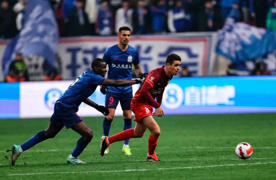 开云官网-沪上德比再次上演：上港客场胜申花！