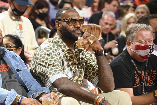 开云体育-山西队逆转深圳队，霍勒迪高光表现的简单介绍