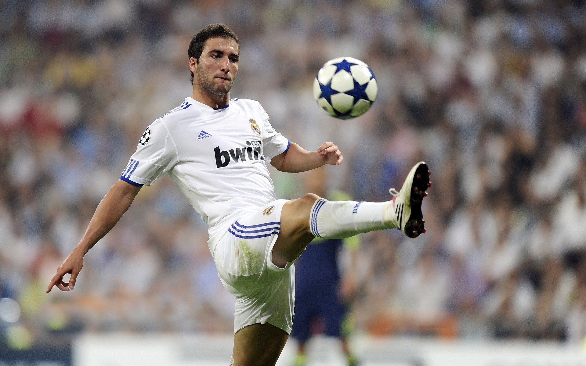 开云体育在线-黄金时代的落幕，沙特新势力如何终结巴黎，迪马利亚如何成为关键先生