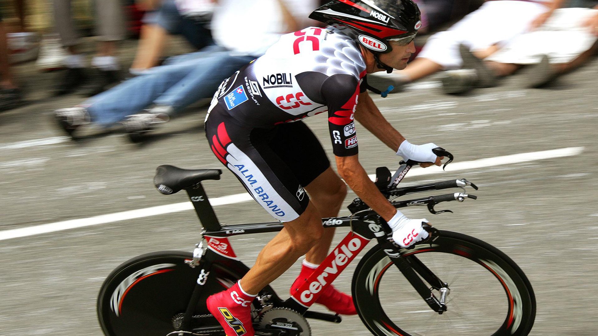 开云体育中国-东风起时—当丹麦童话遇上羽坛新王，两场颠覆如何同映时代变革